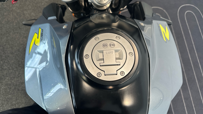 BMW F900 R